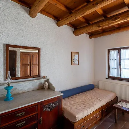 펜션 Ilianthos Traditional Maisonette 헐소니소스