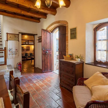 Ilianthos Traditional Maisonette *